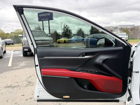 Used 2020 Toyota Camry XSE image 13