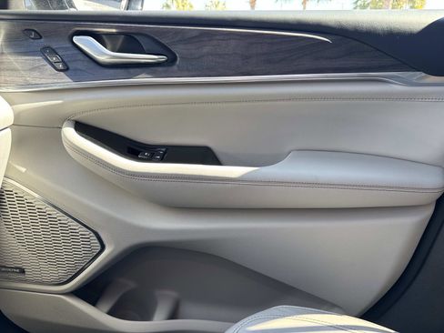 Used 2023 Jeep Grand Cherokee L Overland w/ Advanced Protech Group III image 23