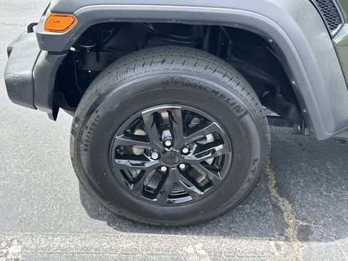 Used 2023 Jeep Wrangler Sport S AWD/4WD image 13