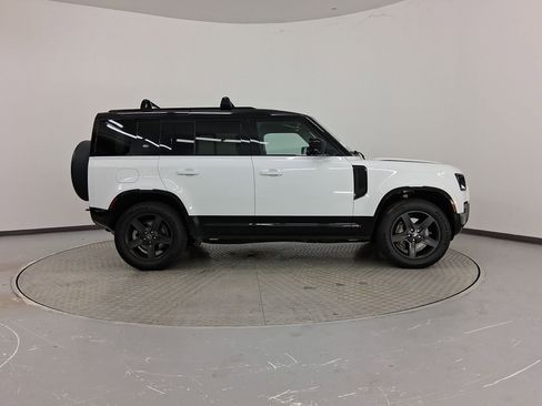 Used 2022 Land Rover Defender 110 X-Dynamic SE AWD/4WD image 8