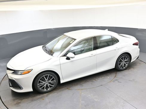 Used 2023 Toyota Camry XLE image 30