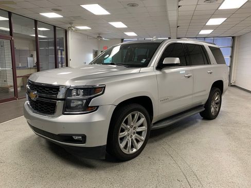 Used 2017 Chevrolet Tahoe LT w/ Luxury Package RWD image 4