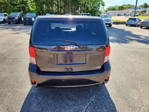 Used 2011 Scion xB FWD image 7