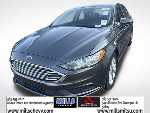 Used 2017 Ford Fusion SE FWD image 2