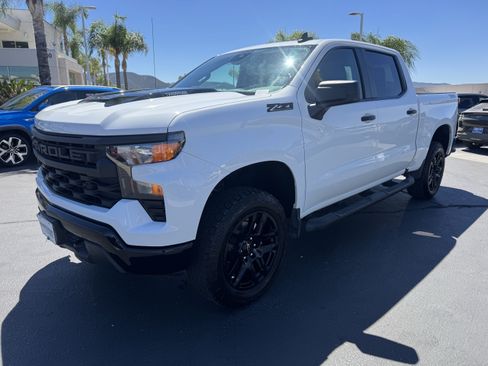 Used 2024 Chevrolet Silverado 1500 Custom Trail Boss w/ Turbomax Blackout Package AWD/4WD image 4