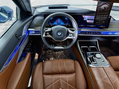 Certified 2023 BMW i7 xDrive60 w/ Executive Package 2 AWD/4WD image 24