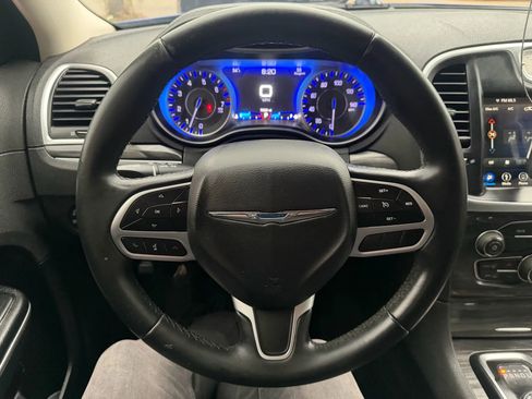 Used 2018 Chrysler 300 Touring w/ Chrome Appearance Package image 12