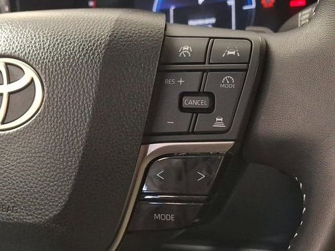 Used 2025 Toyota Camry SE image 21