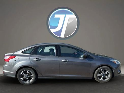 Used 2014 Ford Focus SE w/ SE Sport Package image 4