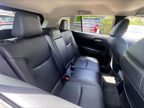 Used 2023 Toyota Corolla Cross XLE image 19