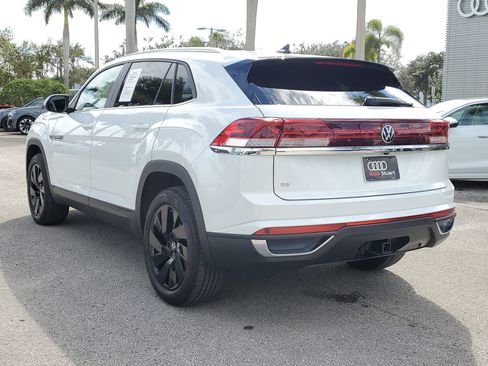 Used 2025 Volkswagen Atlas Cross Sport SE w/ Black Wheel Package image 4