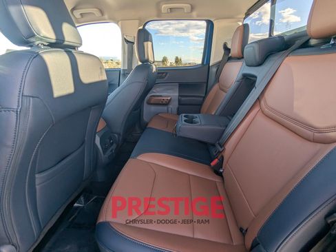 Used 2024 Ford Maverick Lariat image 28