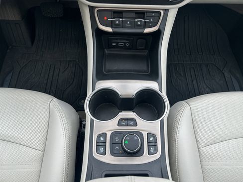 Used 2022 GMC Terrain Denali w/ Denali Premium Package image 17