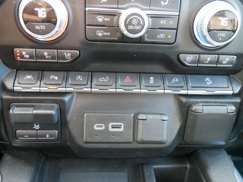 Used 2020 GMC Sierra 1500 SLT w/ SLT Premium Plus Package AWD/4WD image 22