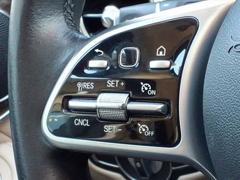 Certified 2022 Mercedes-Benz GLC 300 image 9