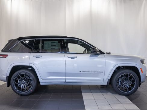 New 2026 Jeep Grand Cherokee Summit w/ Obsidian Package AWD/4WD image 3