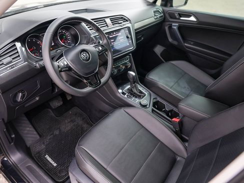 Used 2021 Volkswagen Tiguan SE w/ Panoramic Sunroof Package image 10