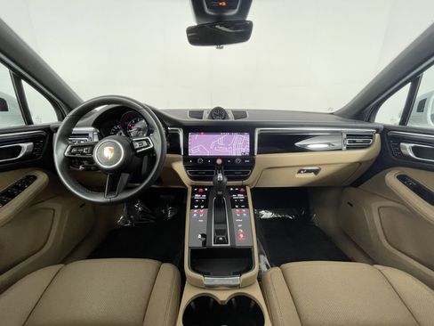 Used 2025 Porsche Macan image 13