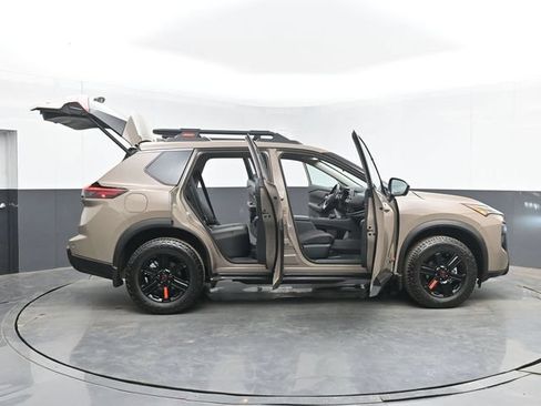 Used 2025 Nissan Rogue SV AWD/4WD image 52