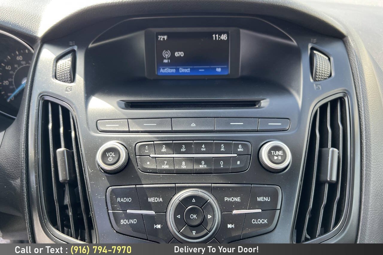 Used 2015 Ford Focus SE FWD image 16