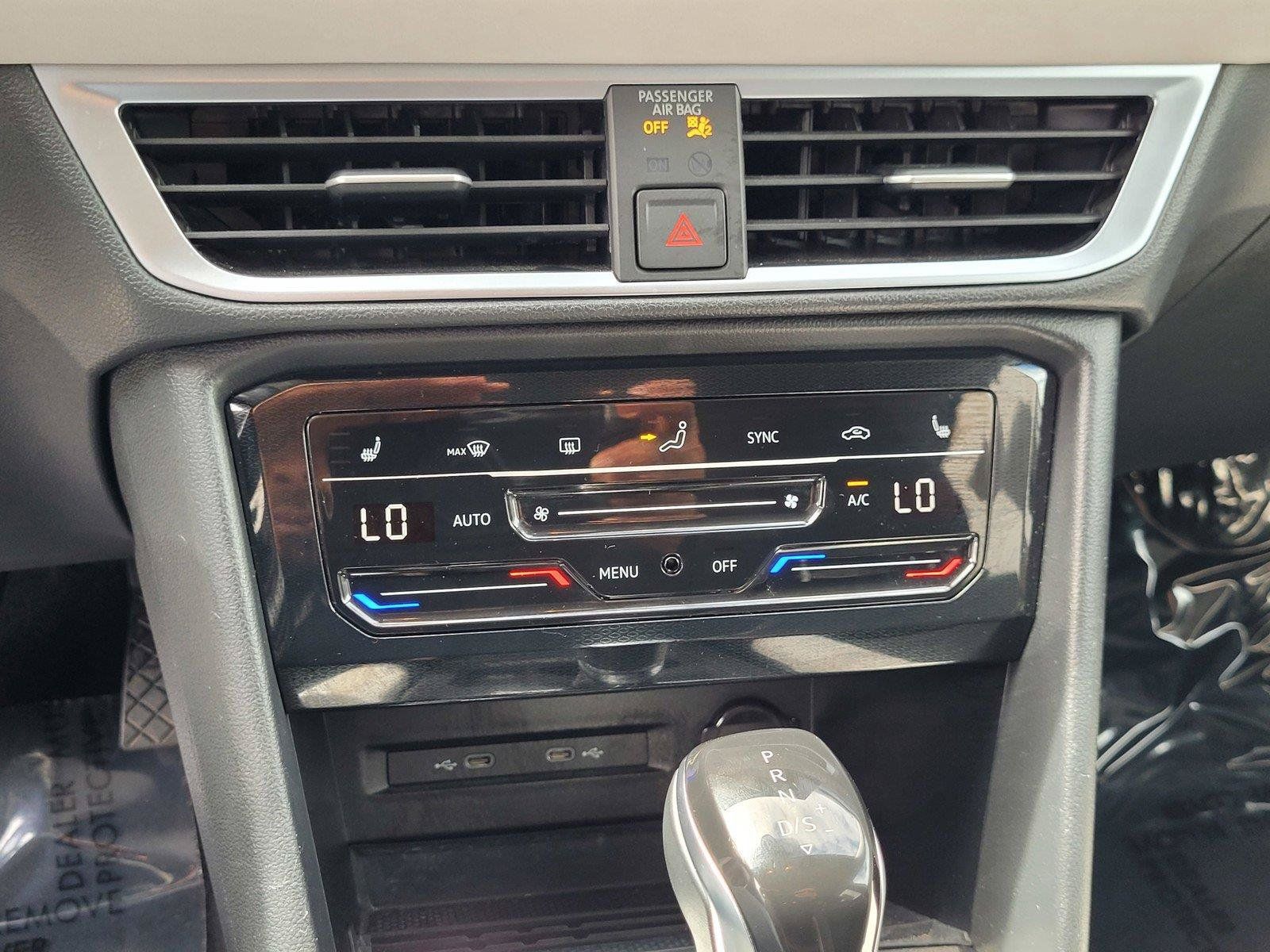 Certified 2025 Volkswagen Taos SE FWD image 27