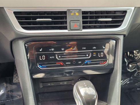 Certified 2025 Volkswagen Taos SE FWD image 27
