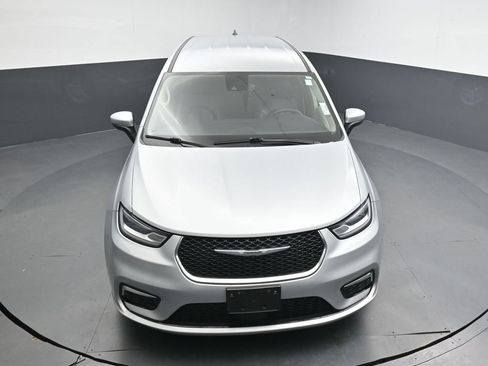 Used 2023 Chrysler Pacifica Touring-L FWD image 24