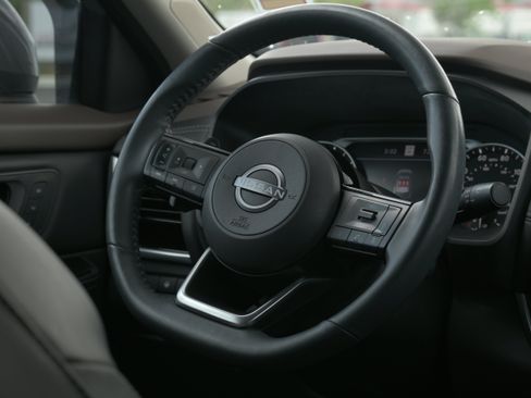 Used 2023 Nissan Rogue SL w/ SL Premium Package image 21