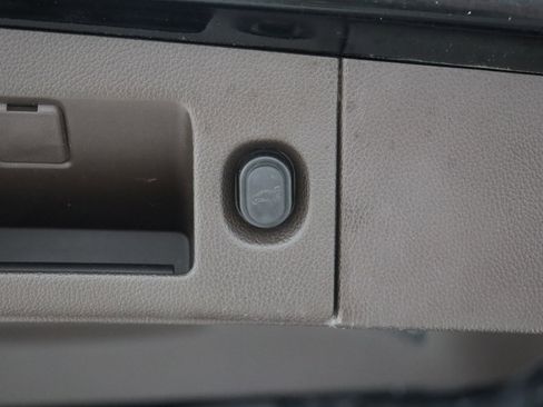 Used 2016 GMC Yukon Denali w/ Open Road Package image 39