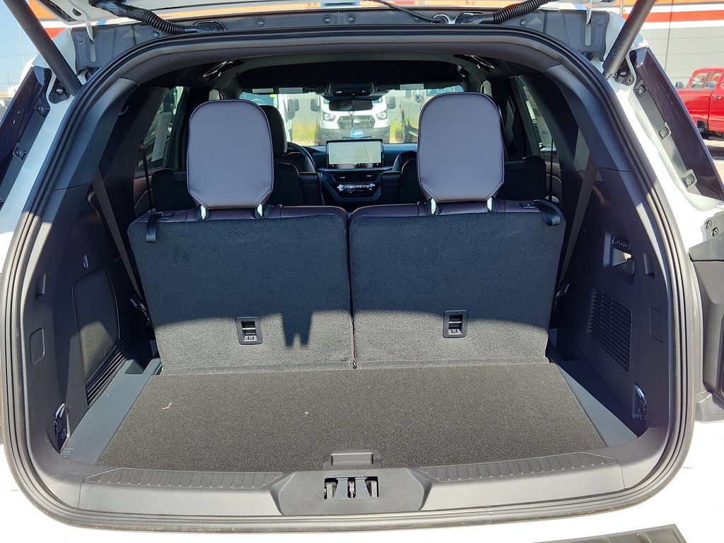 New 2026 Ford Explorer Platinum RWD image 18