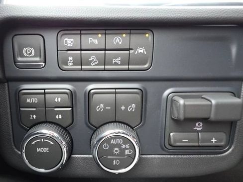 New 2026 Chevrolet Suburban Premier AWD/4WD image 10