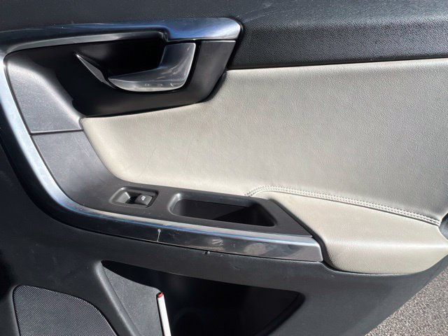Used 2017 Volvo XC60 T6 Dynamic w/ Preferred Option Package AWD/4WD image 34
