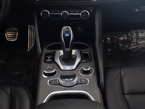 Used 2022 Alfa Romeo Giulia Ti RWD image 35