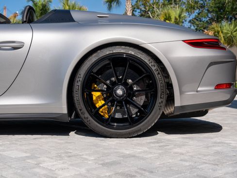 Used 2019 Porsche 911 Speedster RWD image 17