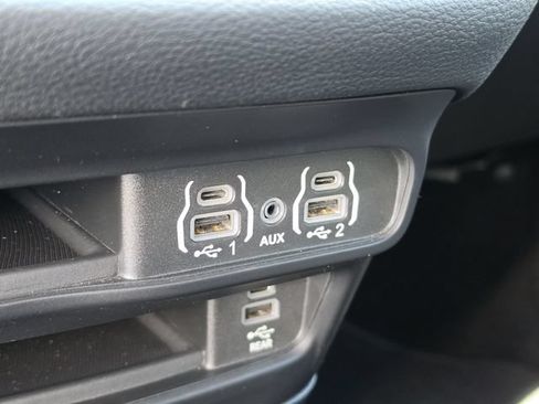Used 2024 Chrysler Pacifica Limited w/ Uconnect Theater Family Group FWD image 37