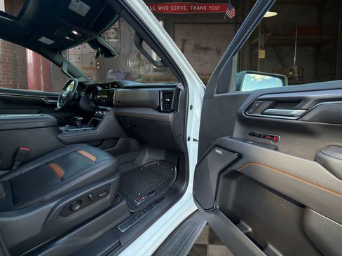 Certified 2022 GMC Sierra 1500 AT4 w/ AT4 Premium Package AWD/4WD image 17
