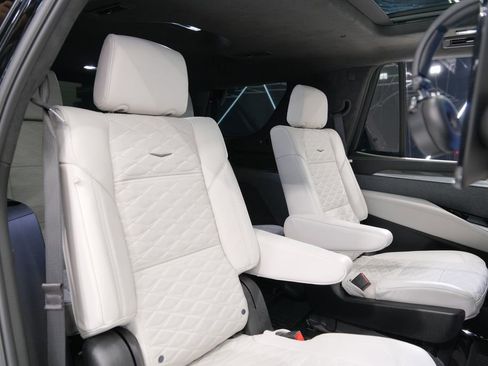 Used 2026 Cadillac Escalade V w/ LPO, ONYX Package image 33