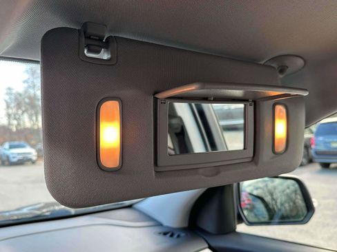 Used 2023 GMC Acadia SLT w/ Elevation Edition image 28