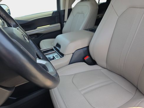 Used 2024 Ford Expedition Limited AWD/4WD image 15