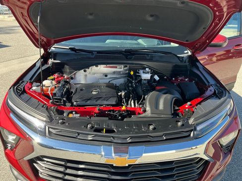 Used 2025 Chevrolet TrailBlazer LT image 32