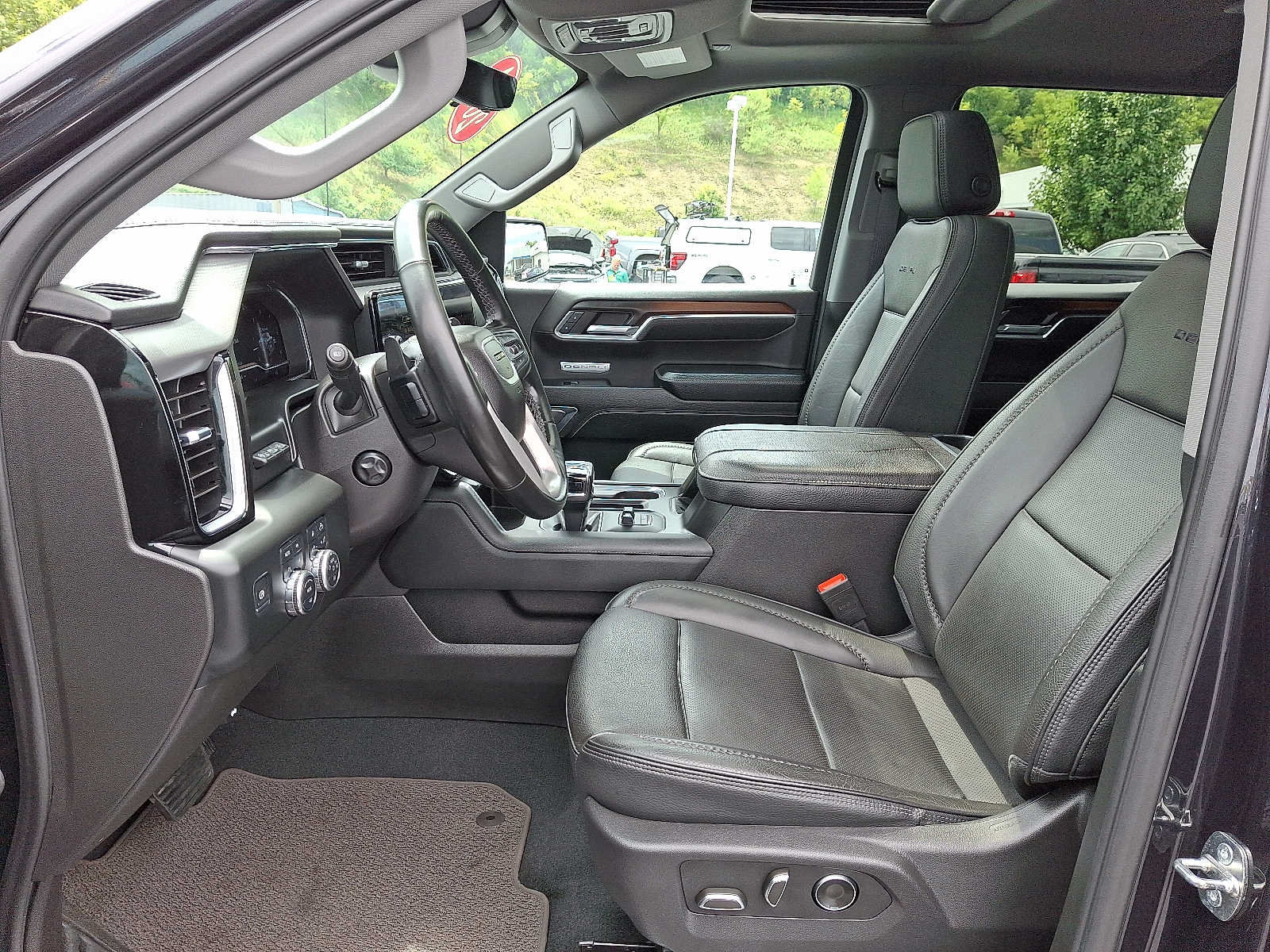 Used 2024 GMC Sierra 1500 Denali w/ Denali Reserve Package AWD/4WD image 13