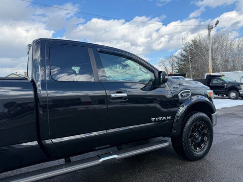 Used 2017 Nissan Titan SV image 17