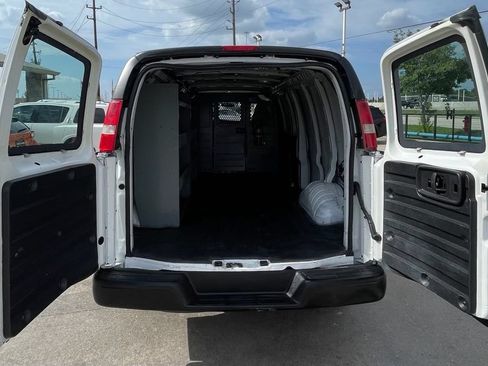 Used 2017 Chevrolet Express 2500 Extended RWD image 25