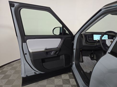 Used 2024 Rivian R1S Adventure AWD/4WD image 16