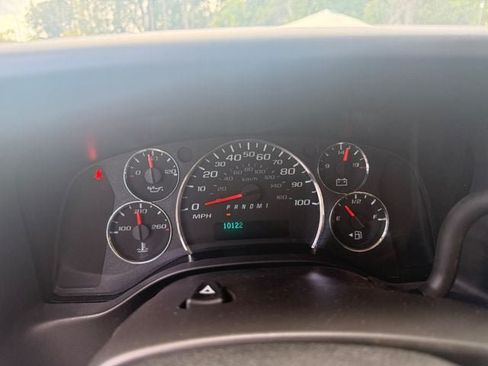 Used 2025 Chevrolet Express 2500 w/ Driver Convenience Package RWD image 3