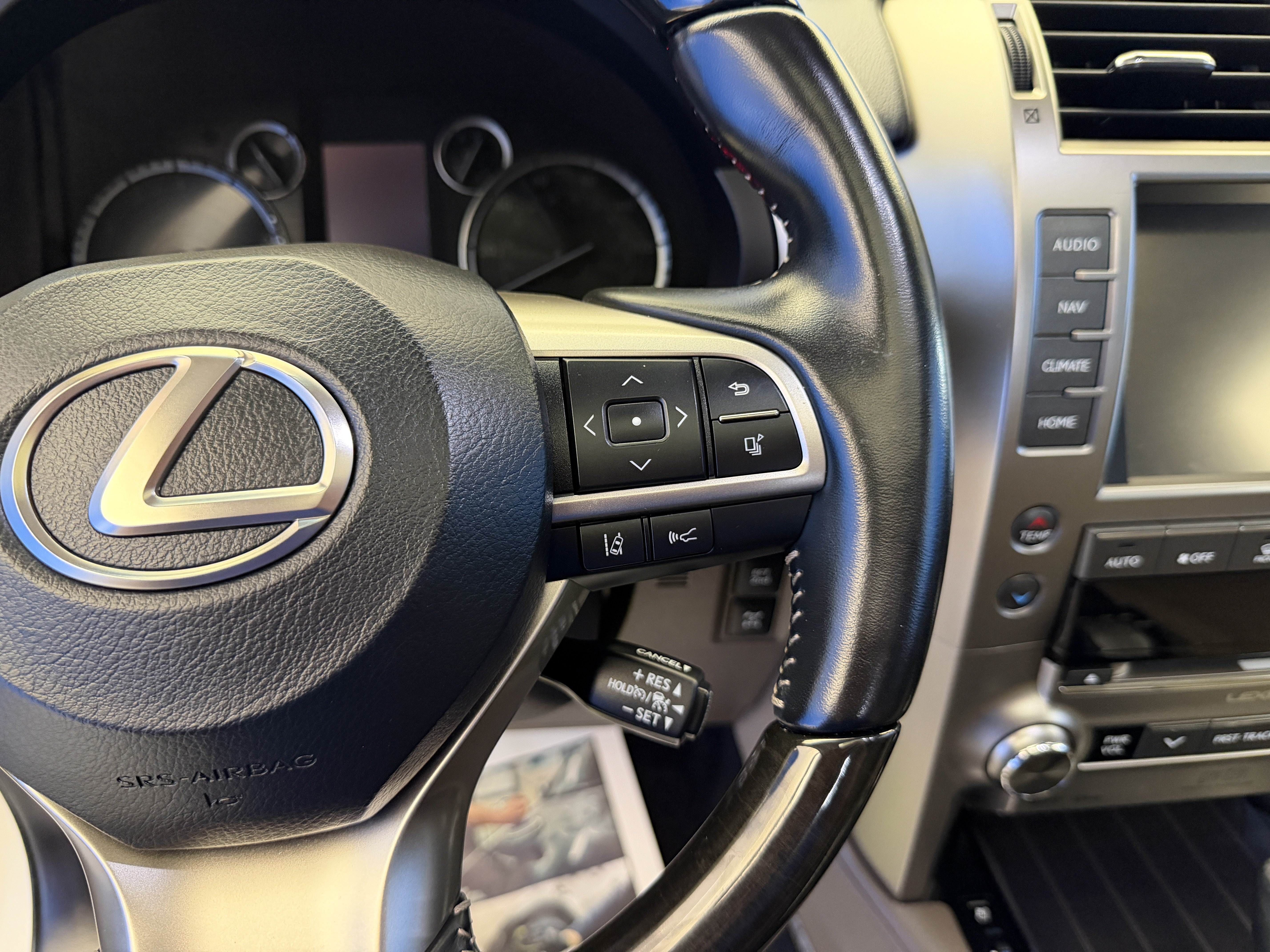Used 2020 Lexus GX 460 Luxury w/ Accessory Package AWD/4WD image 17