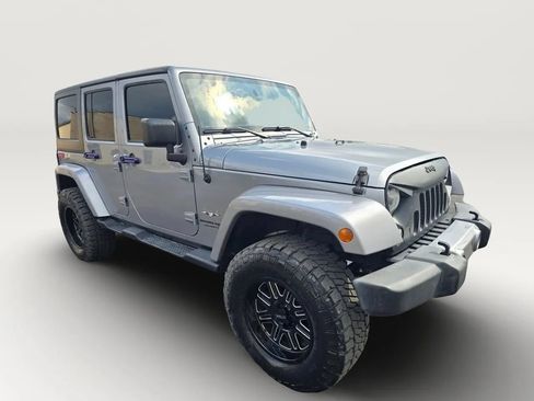 Used 2018 Jeep Wrangler Unlimited Sahara AWD/4WD image 4