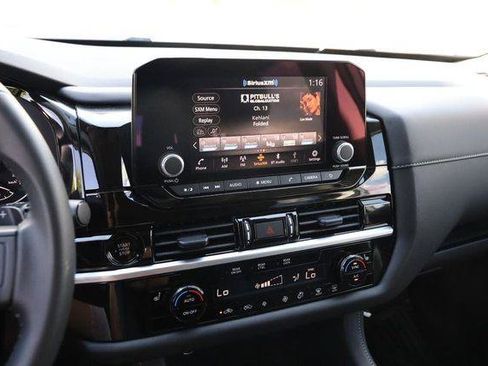 Used 2025 Nissan Pathfinder SV w/ SV Premium Package FWD image 18