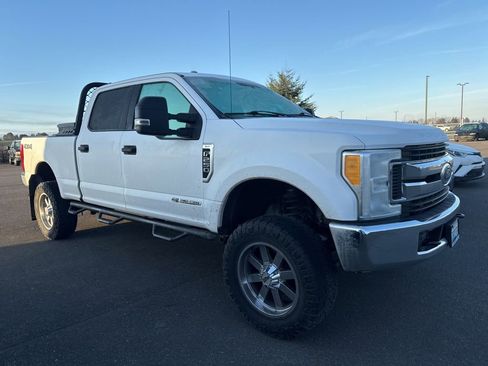 Used 2017 Ford F250 XLT image 6