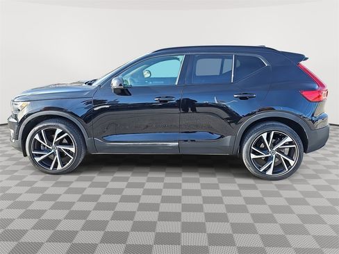 Used 2022 Volvo XC40 T5 R-Design w/ Advanced Package image 8